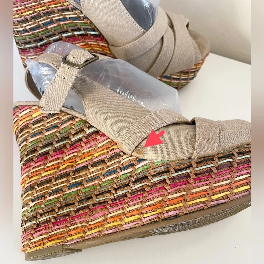 Bakers Tan Peep Toe Buckle Rainbow Basket Weave Style Wedges Women’s 7.5 Slim